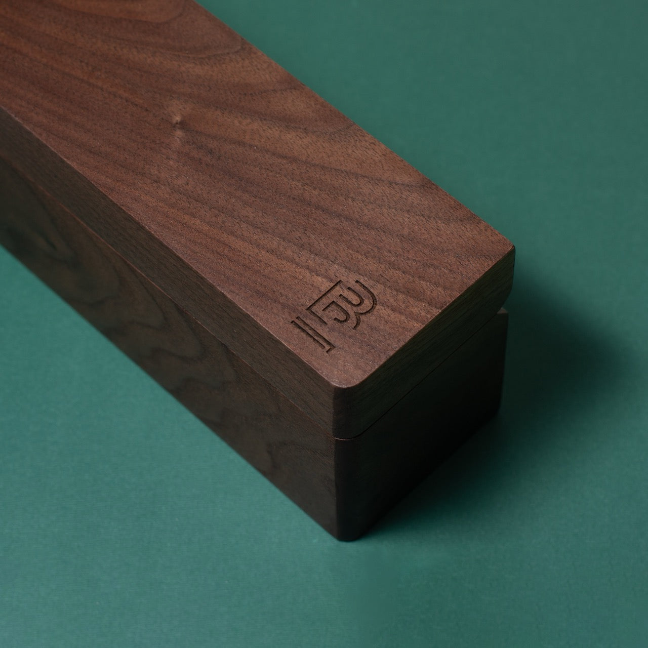 Blackwing Walnut Box – Walnut Pencil Case & Sharpener Set
